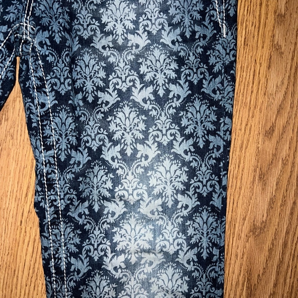 Miss Me Capris - Picture 3 of 6